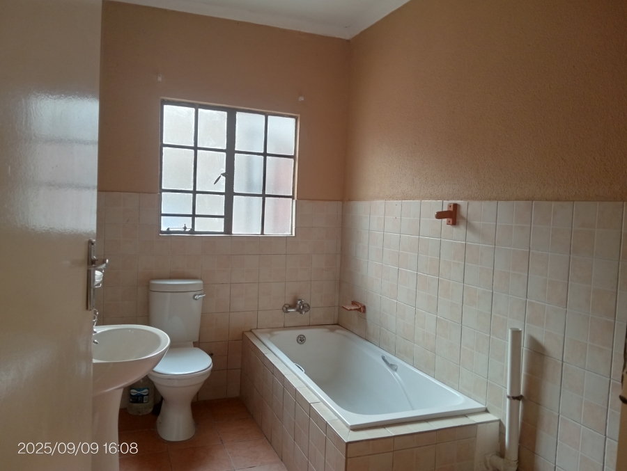 To Let 3 Bedroom Property for Rent in Geelhoutpark North West